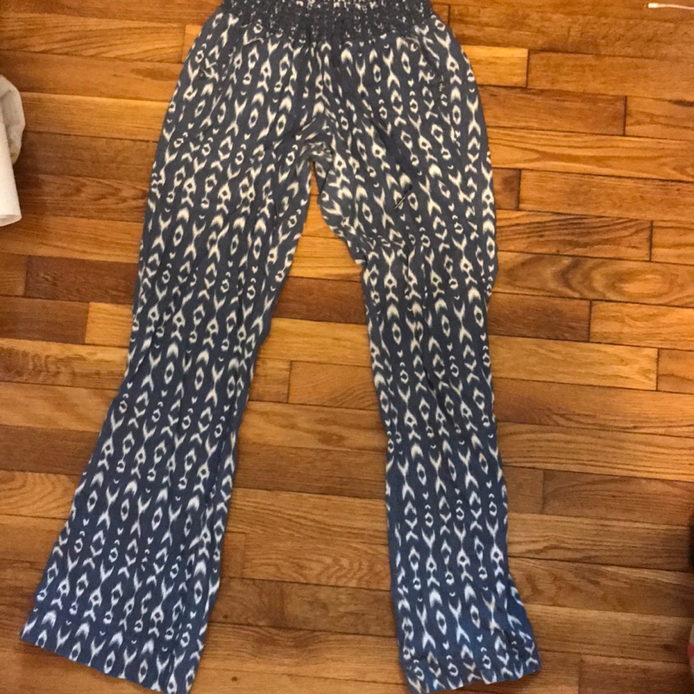 Blue and white design Flowy pants